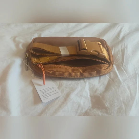 RARE Lululemon Everywhere Belt Bag 1L; ARTIFACT (Brown/Gold); Crossbody; Unisex - Picture 9 of 16